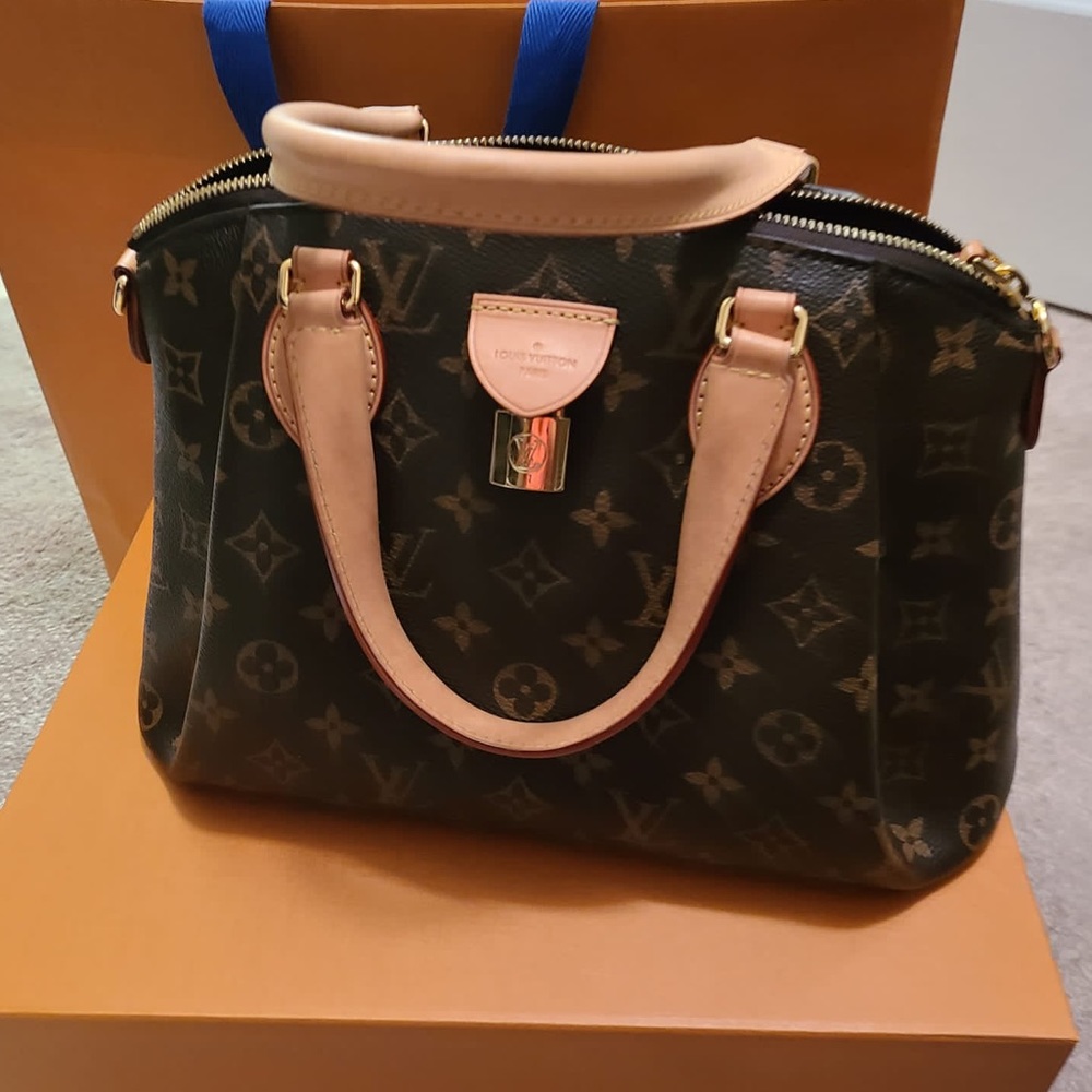 Selling Louis Vuitton Rivoli PM